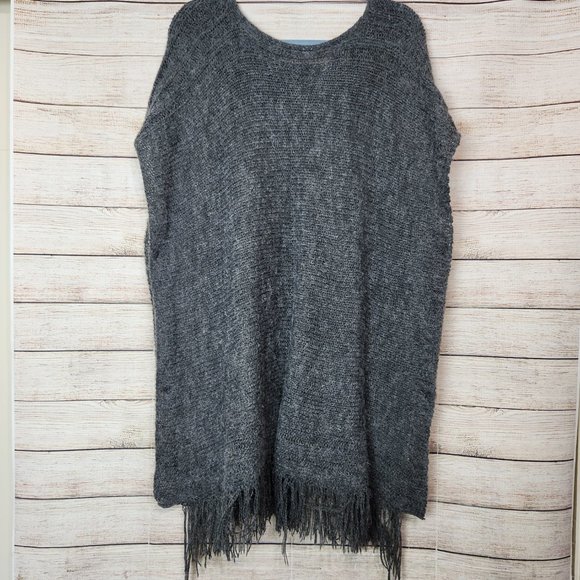 Bayberry Road Fringe Bottom Poncho  Side Buttons Gray Women's One Size - Picture 10 of 12